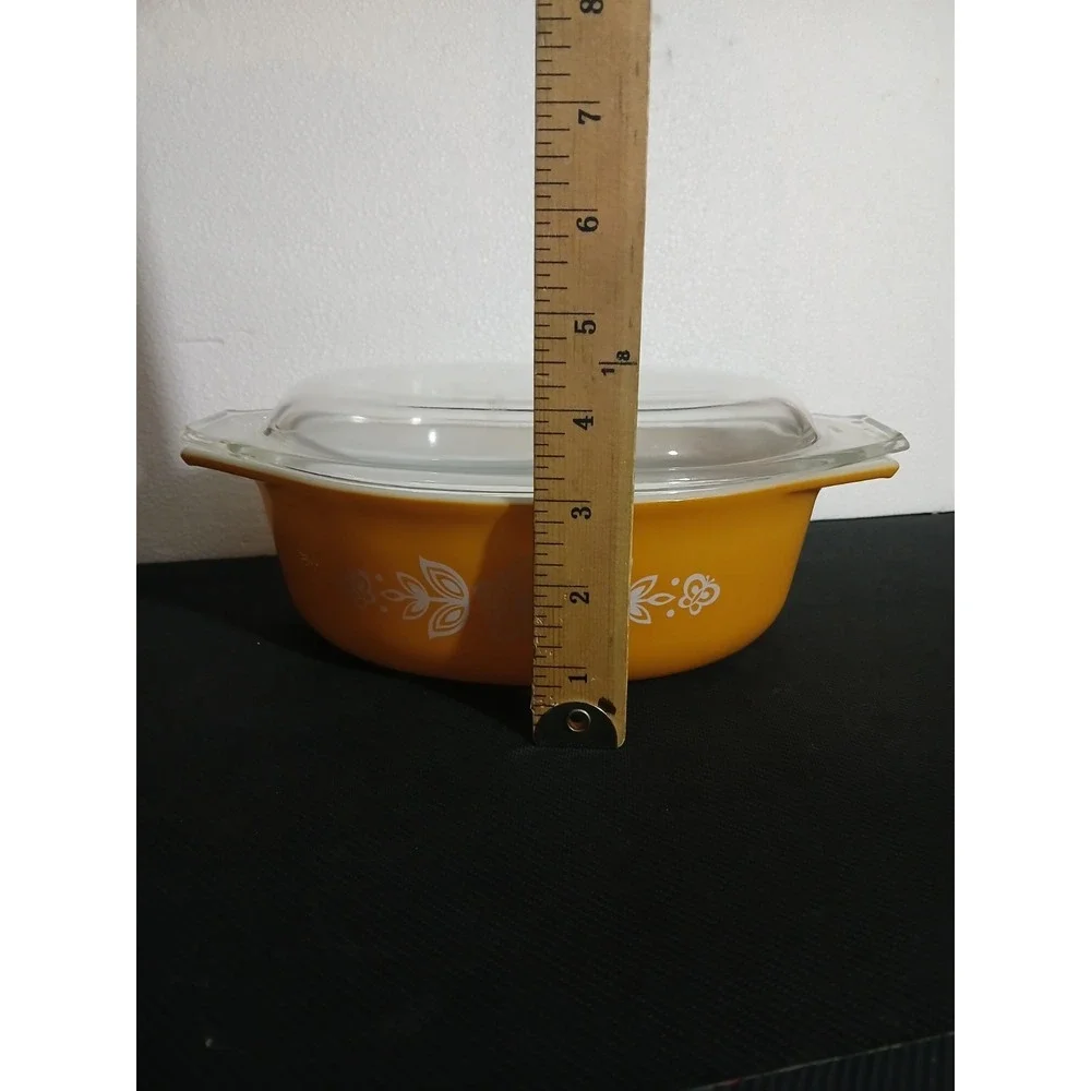 Vintage Pyrex 043 Butterfly Gold 1.5 Qt Oval Casserole Dish w Lid